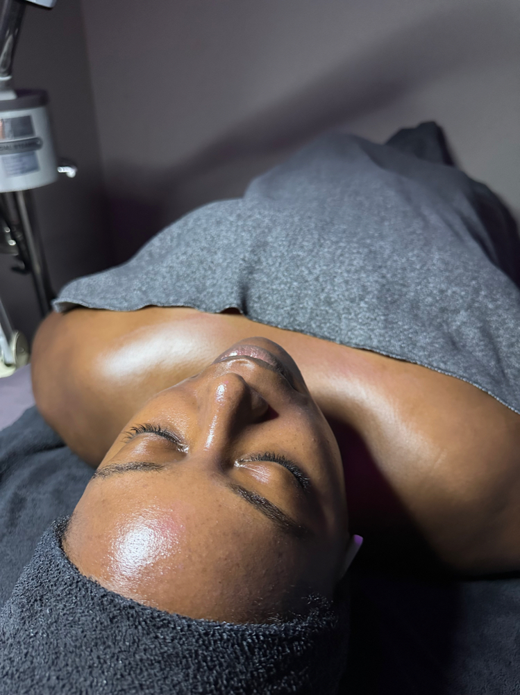 Dermaplaning Facial