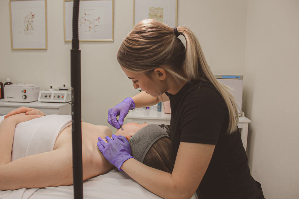 Enzyme & Dermaplane Facial