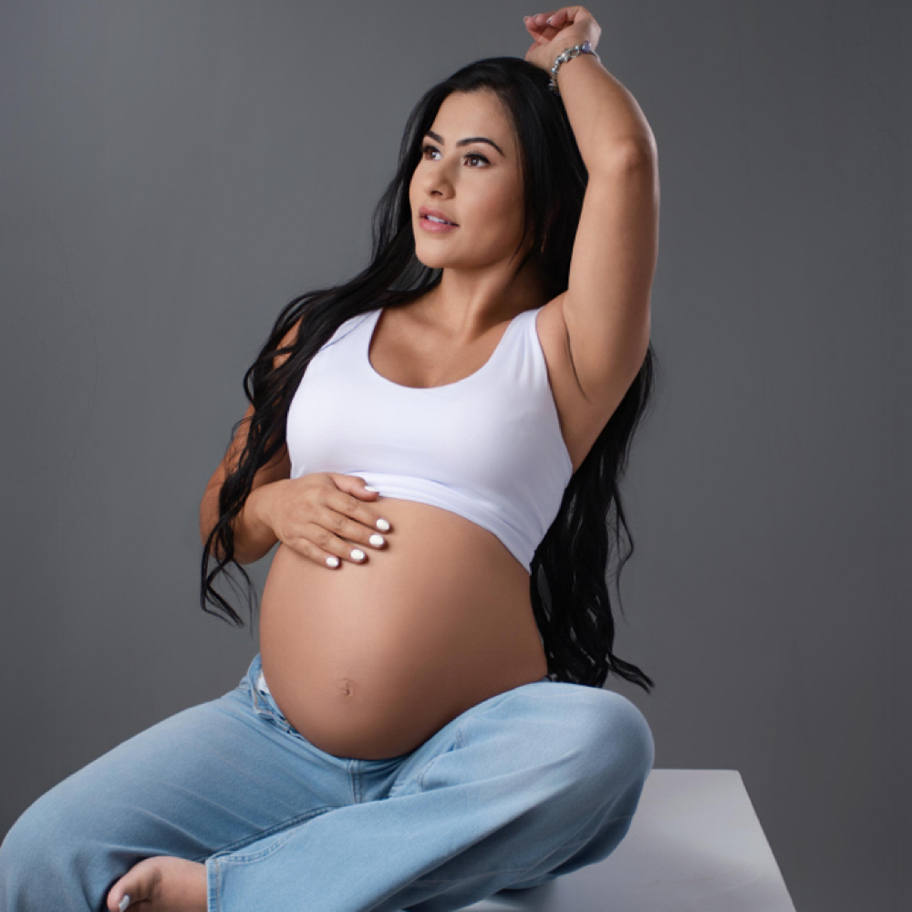 Full Pregnancy at Angeles Ballon Photography in Gainesville, VA