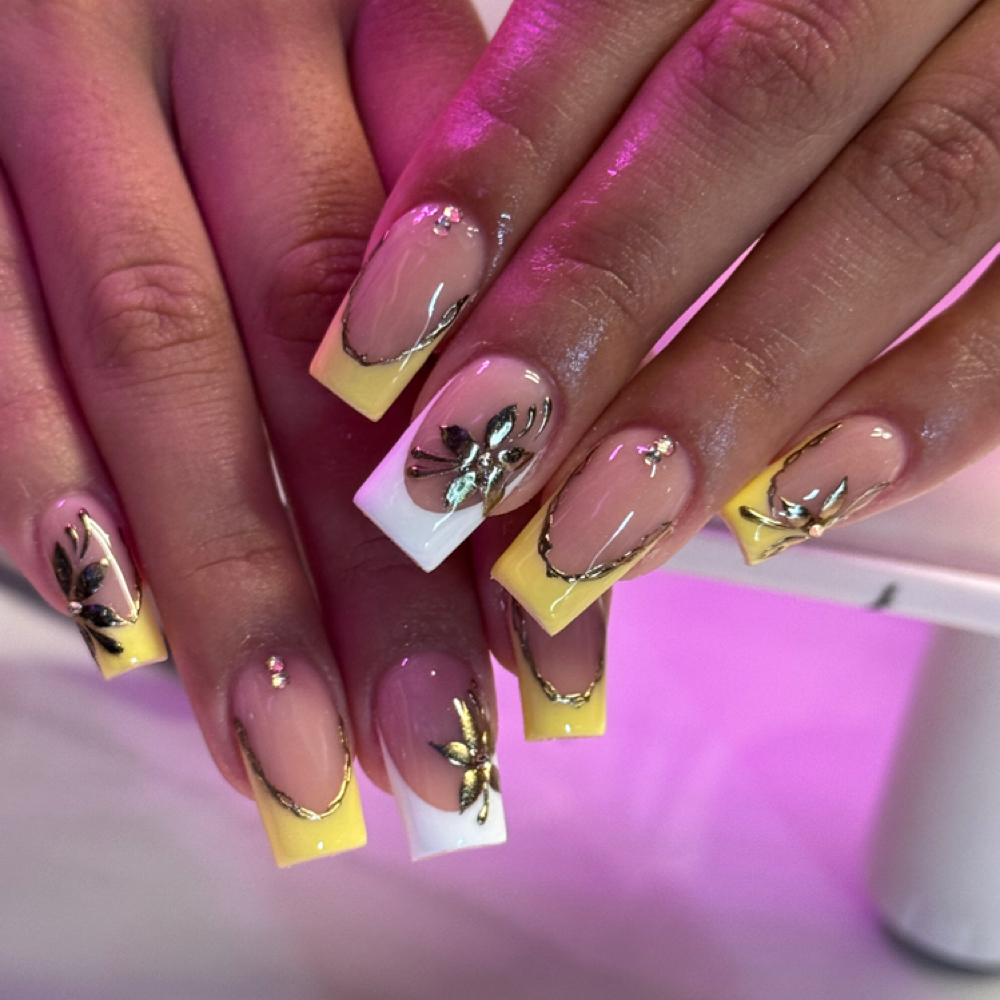 Medium Acrylic Set at Ale Beauty in Hobart, IN