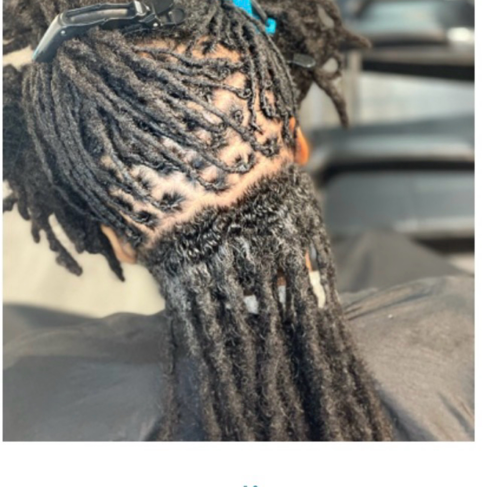 Interlocking retwist locs at should at Trap Headdz in Middletown, OH