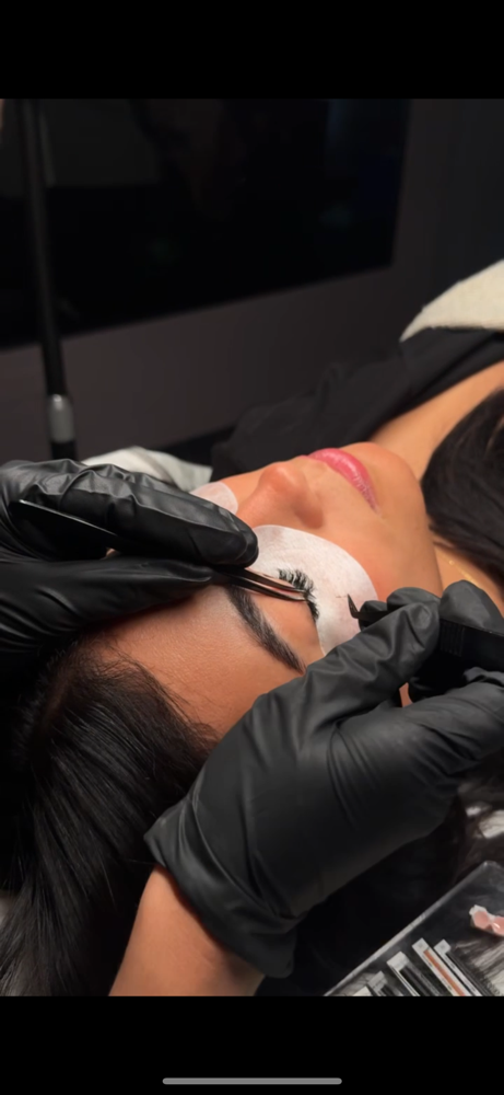 Full Set Pestañas at Cueva Serena Beauty Lounge in Caguas, PR
