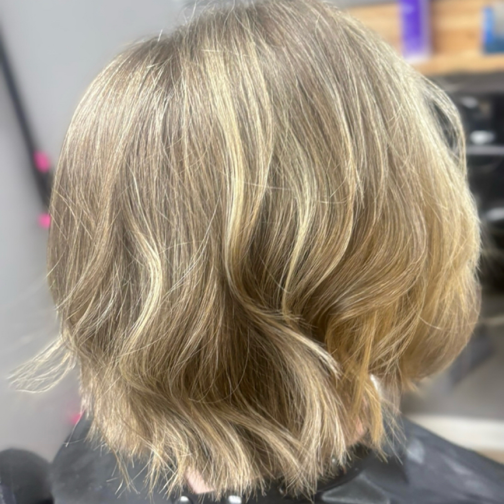 Lightening/Bleach at Dye In Style in Ashdown, AR