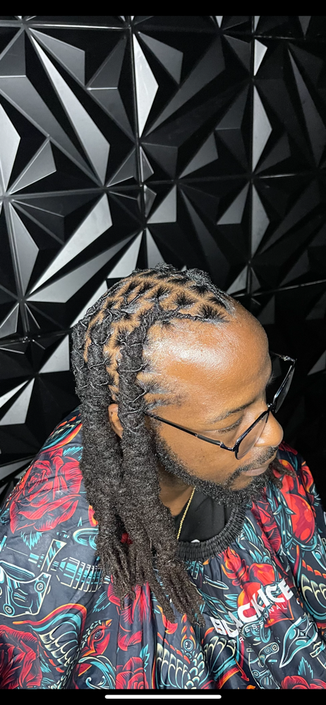 Loc Retwist + Style + Wash at Jartu's Braids beauty bar 🇱🇷 in Monroe, LA