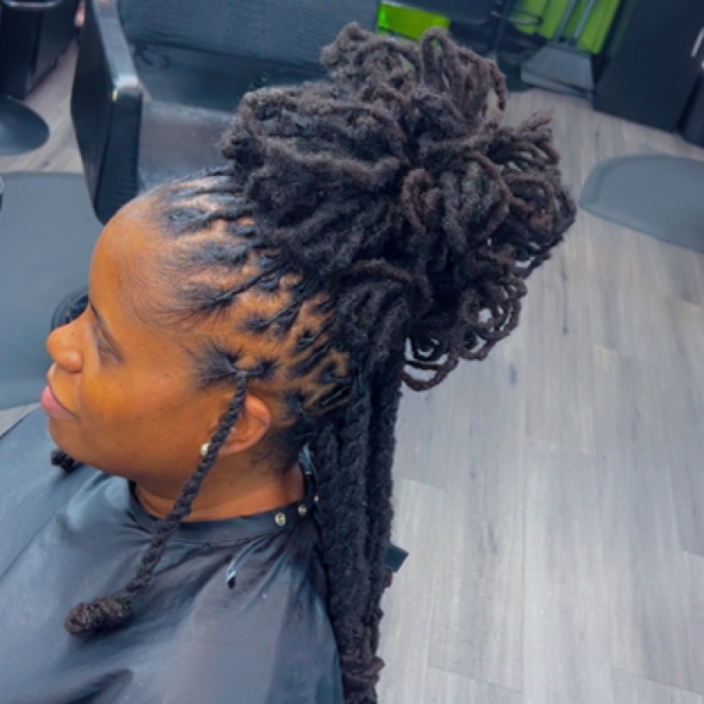 Detox W/Loc Maintence & Style at UrHairQueen Salon & Studio in Upper Marlboro, MD