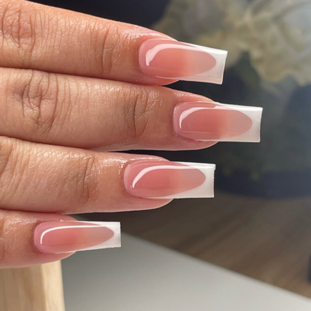 Minimal Nail Art