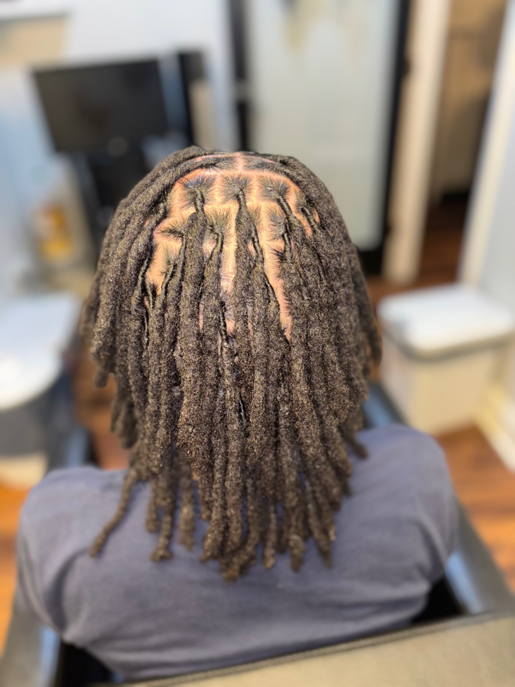 Loc Retwist (Shoulder Length)
