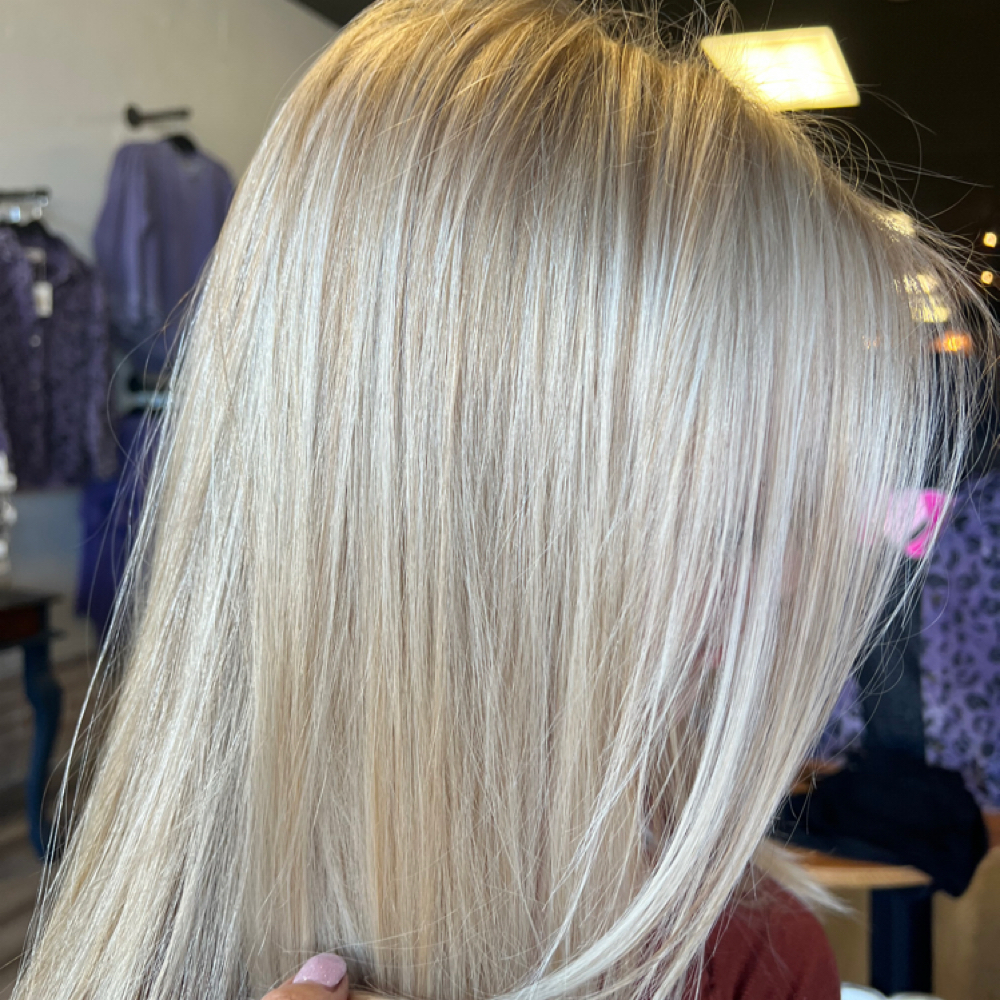 Full Head Hi Lights at Dollhouse Leslie Jordan in Sanger, TX