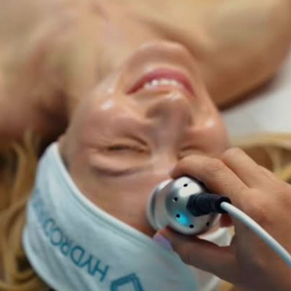 🌟 Ultimate HydroGlow  Facial