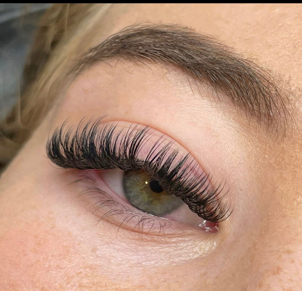 Hybrid Eyelash Extensions