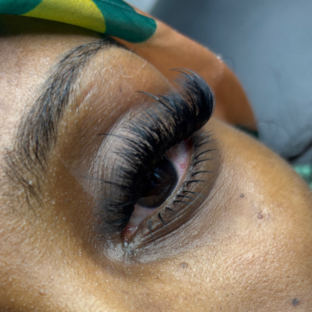 Hybrid Wispy Lash Extensions at Boujiexblinkzz LLC in Little Rock, AR