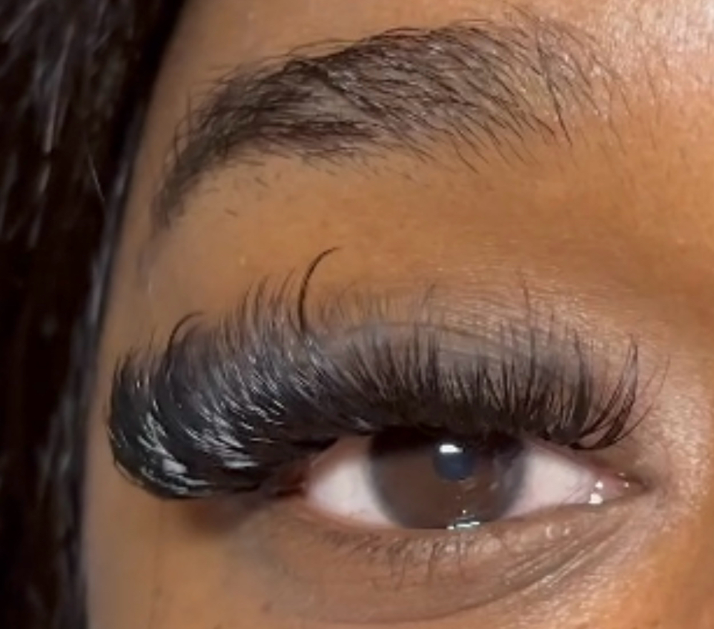 Hybrid Wispy Lash Extensions at Boujiexblinkzz LLC in Little Rock, AR