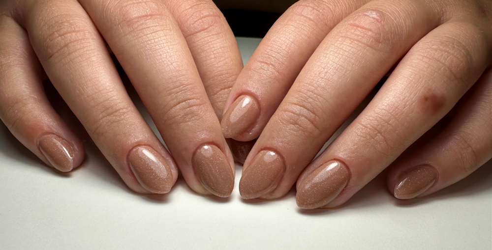 Medium Structured Gel Mani