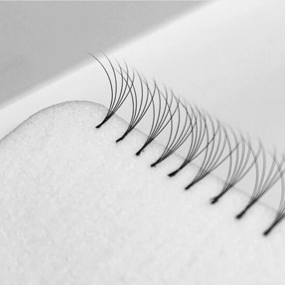 Light Volume Lash Extentions
