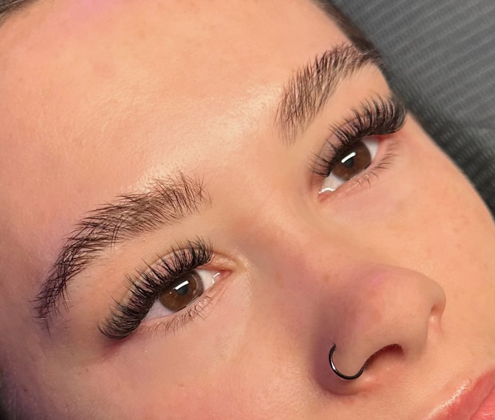 Hybrid Full Lash Extensions