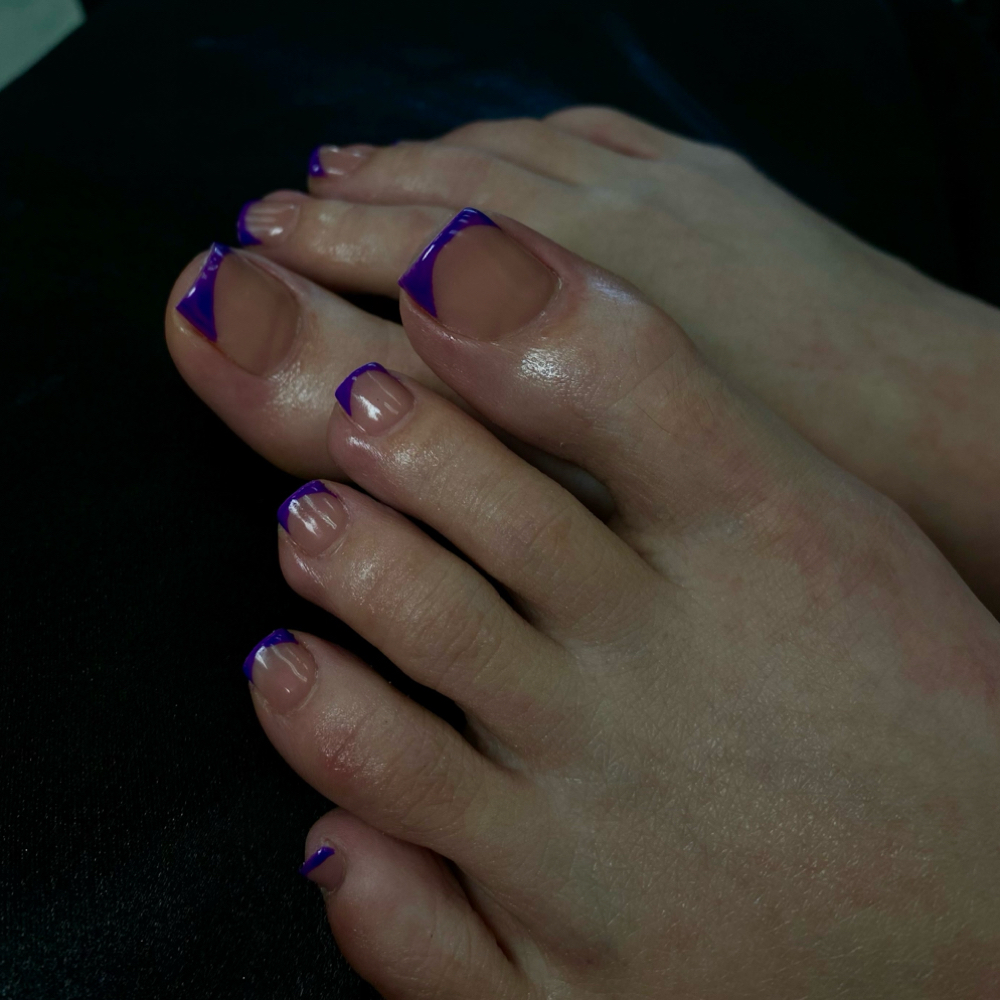 Chic6 Deluxe Pedicure at Chic6 Beauty Lounge in Brooksville, FL
