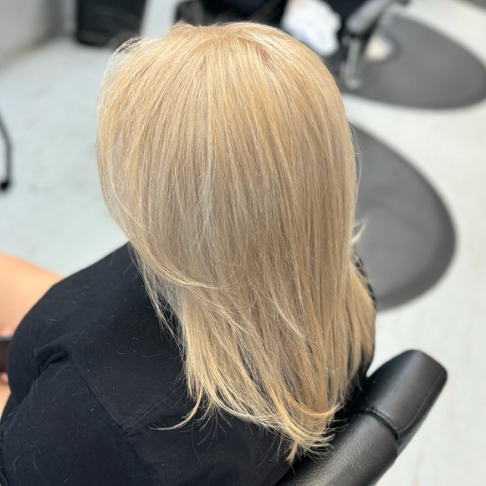Aclaración Completa / Full Blonding at Beauty Salon Latin in Raleigh, NC