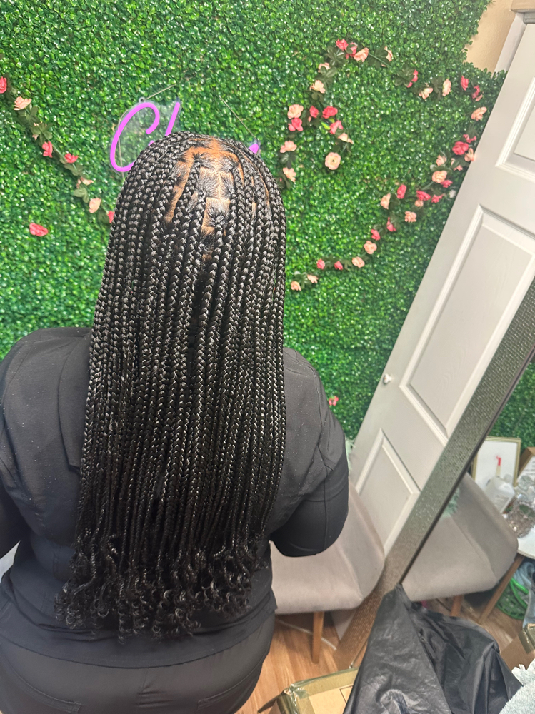 Medium Goddess Knotless Braids
