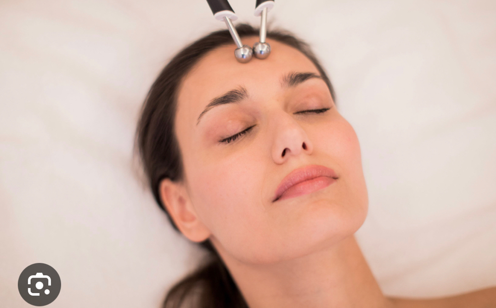 Anti-Aging Microcurrent & Red Light