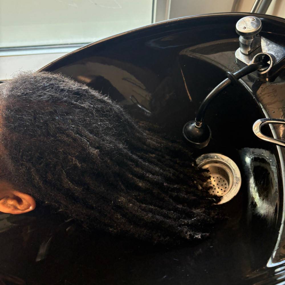 Shampoo + Deep Condition (ONLY) at Nadia’s Loc Lounge in Brandywine, MD