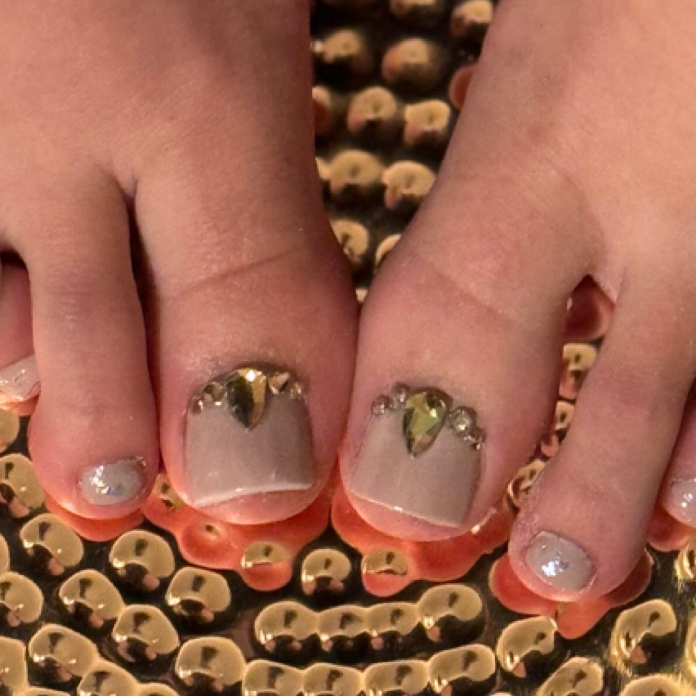 Pedicure Shellac or Acrylic Big toe at Tips&Clips Hair&Nails in lincoln park, MI