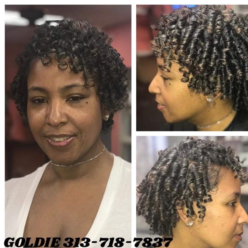 Wet Set/Straw Set at Salon Avangarde313 in Oak Park, MI