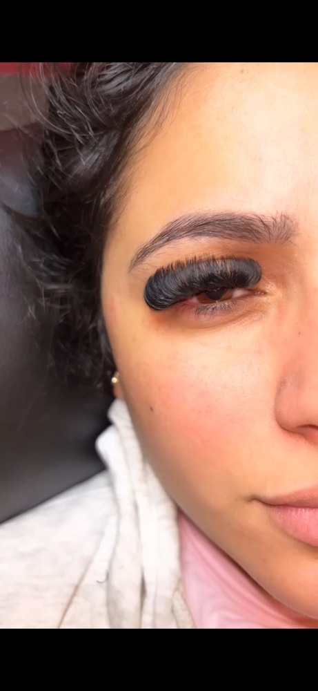 Mega volume full set at Luxxlashes in woonsocket, RI