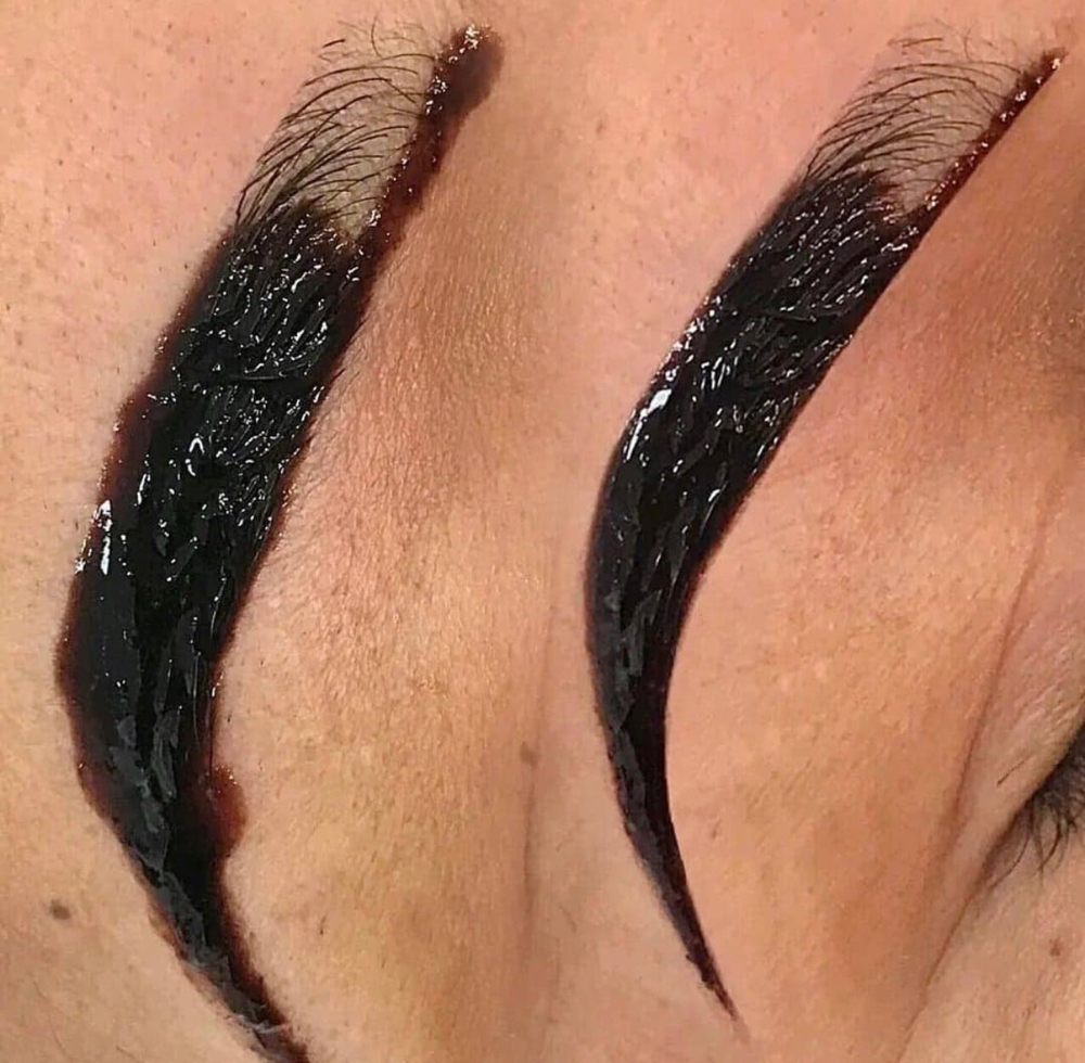 Eyebrow henna