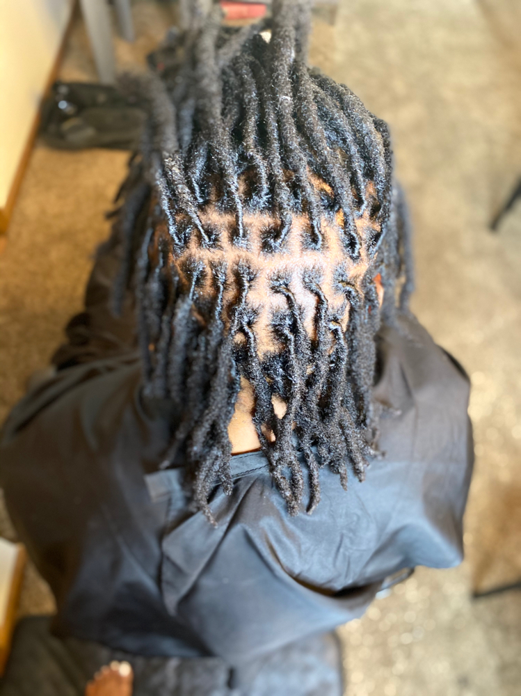 Short Loc Retwist - Wash included