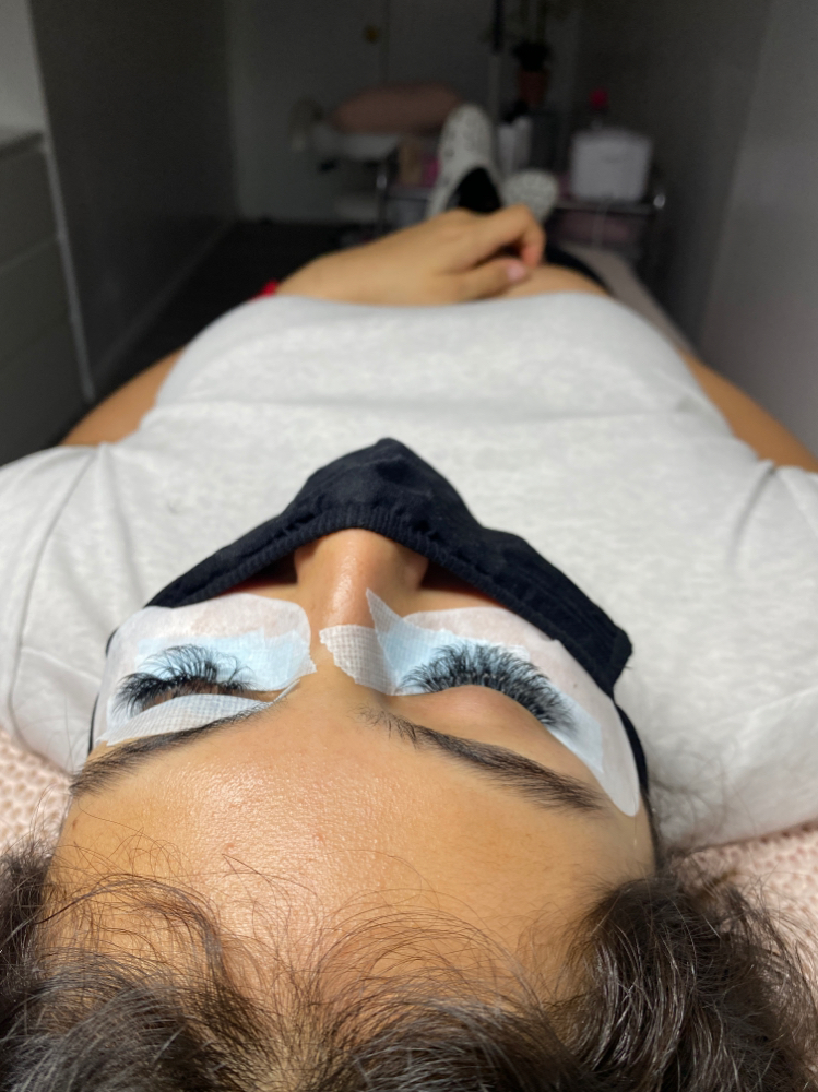 30min Lash Fill (No Foreign Lashes)