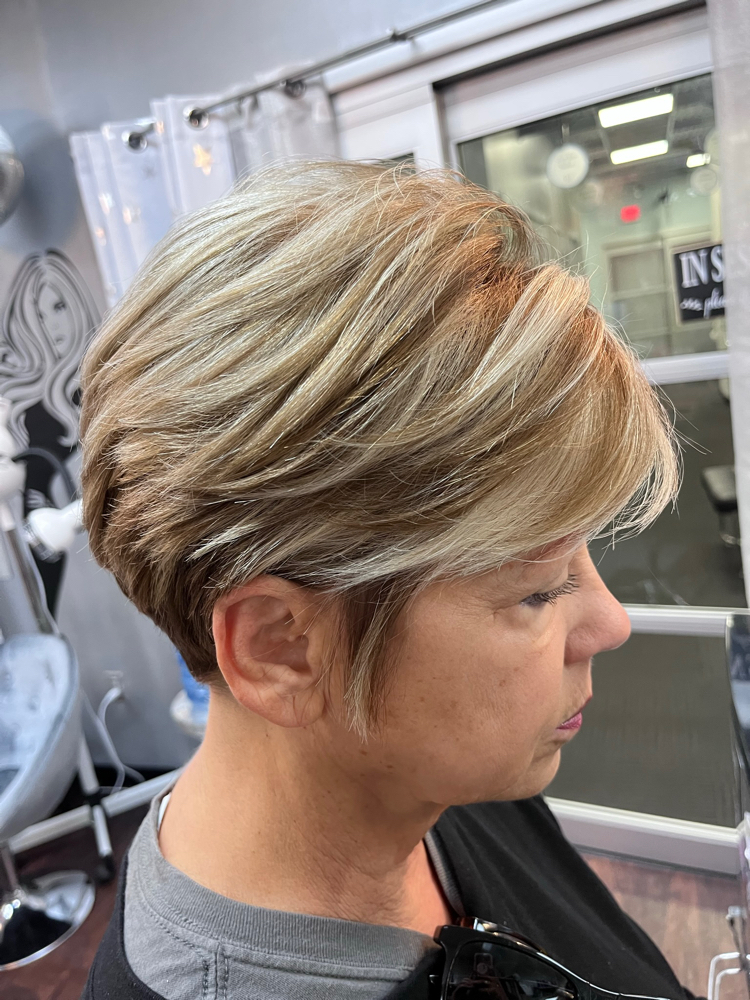 Womens Haircut & Style