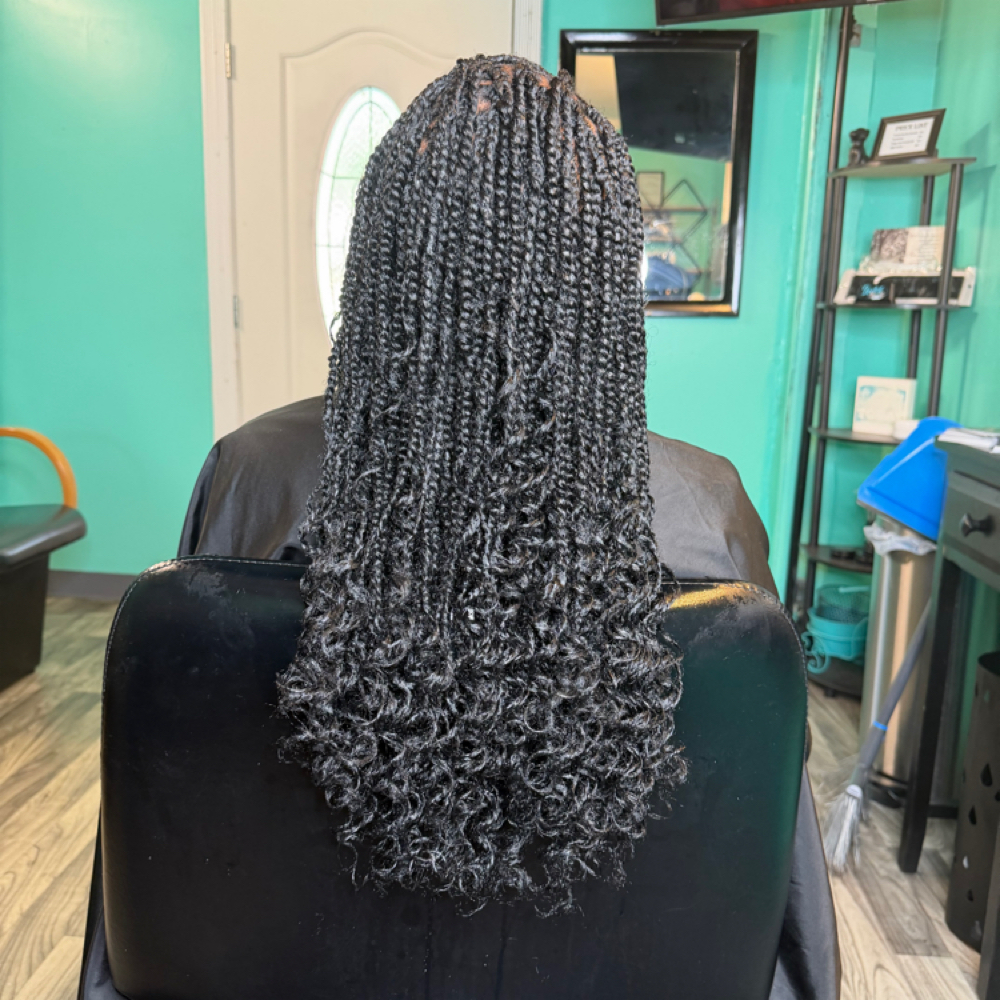 Kinky Twist Mid-Back Length at Lavish Beauty Salon LLC in Augusta, GA