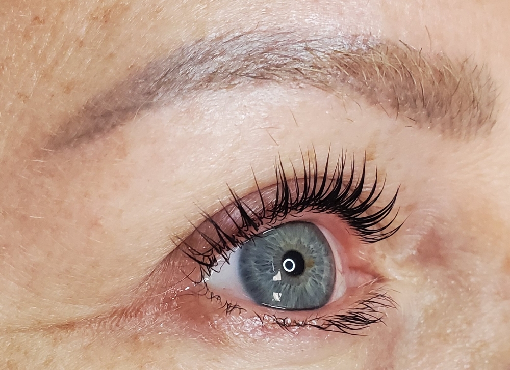 Eye Lash Lift Including Tint