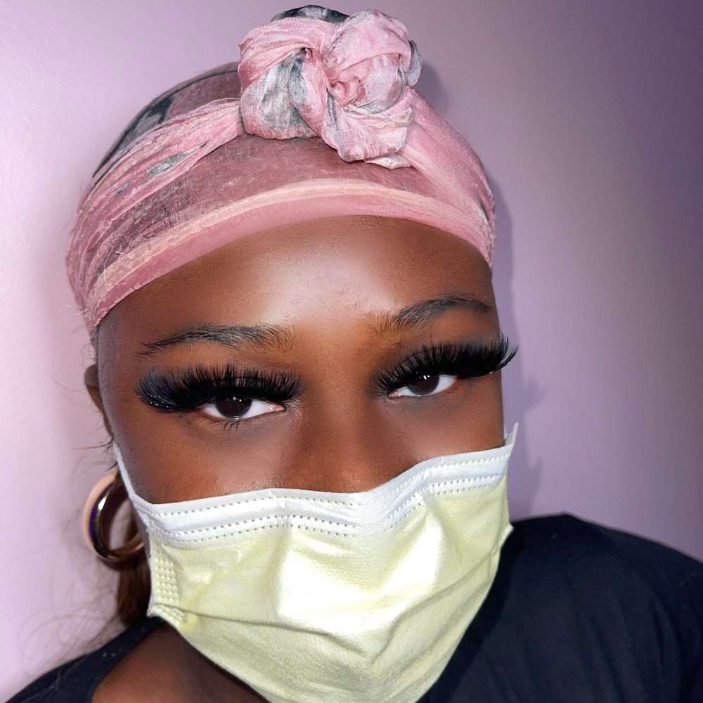 Uniformed Mega volume+ Lash Bath