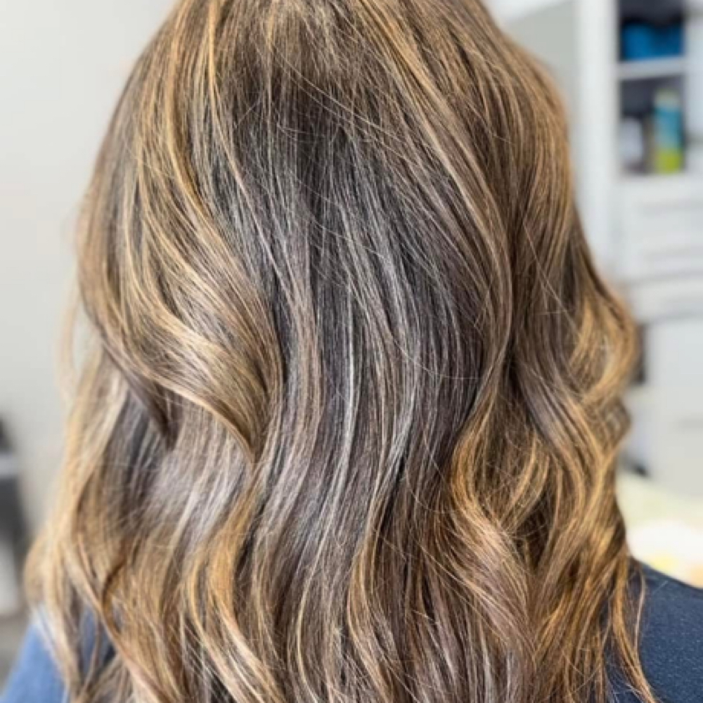 Wash And Style at Outlashed Beauty bar LLC in Canby, OR