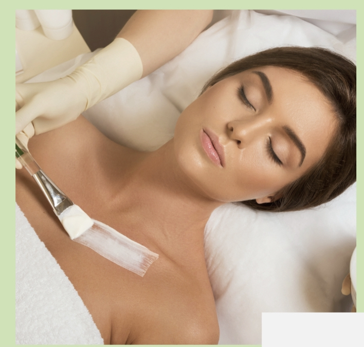 NECK AND DÉCOLLETÉ SKIN REJUVENATIN