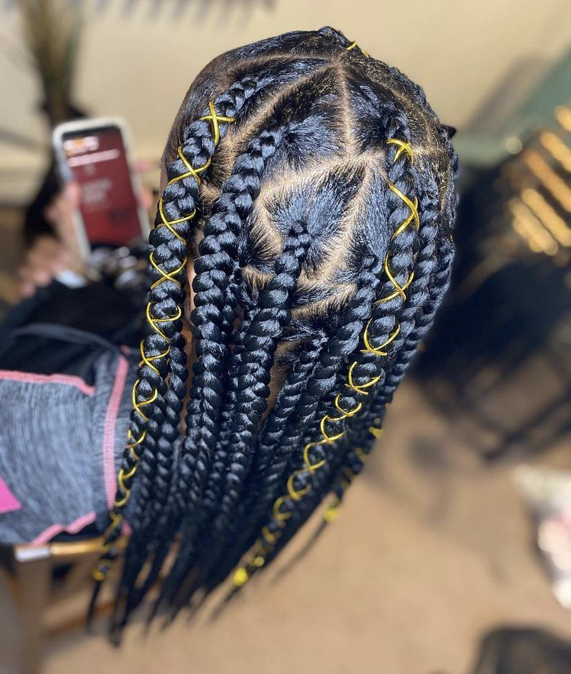 Lrg/Med Knotless W/ Accessories at JayBraids in Richmond Hts, OH