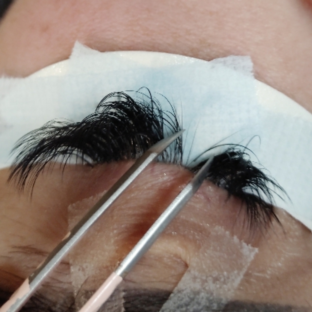 Eyelash Removal at Noemi's Beauty Room LLC in Avondale, AZ