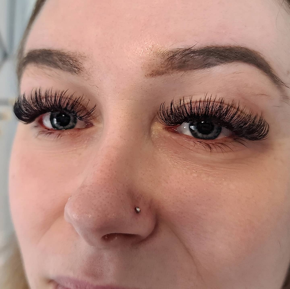 Mega Volume Lash Extensions