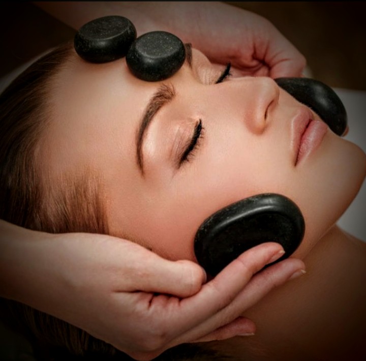 Cold Stone Face Massage