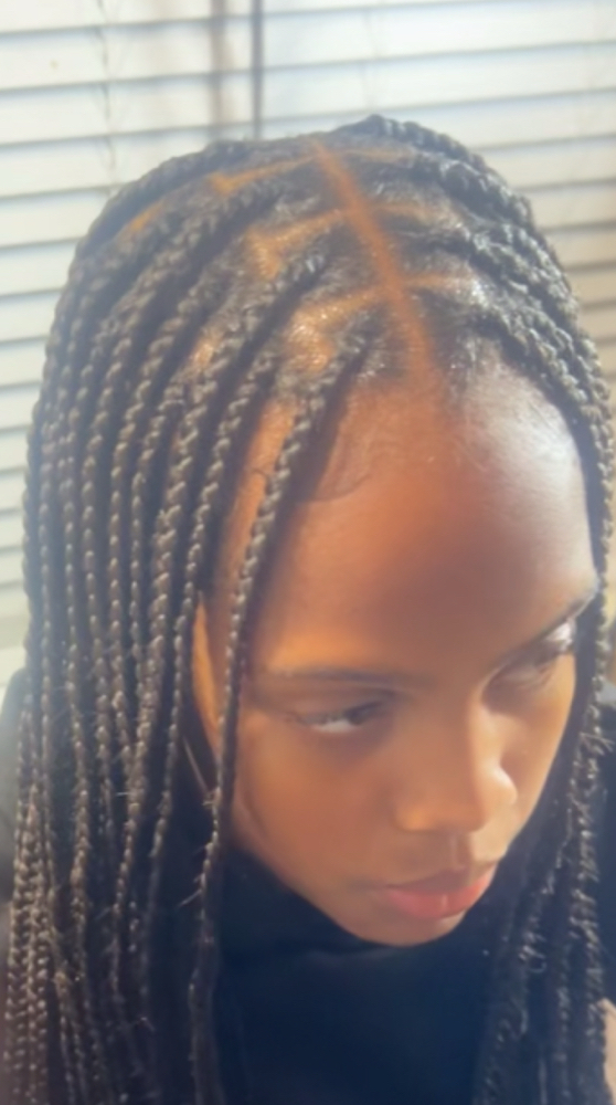 Kids medium knotless (mid Back)