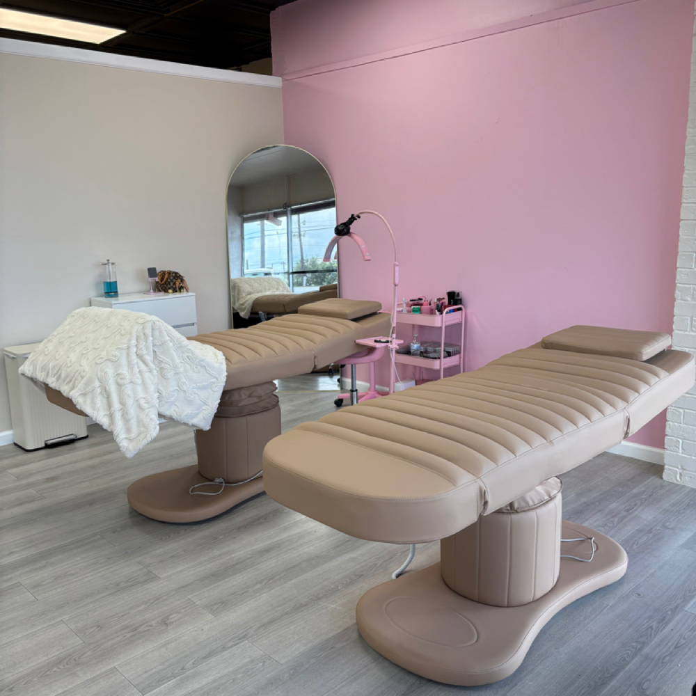 Daily Room Rental at Born Into Diamonds in Corpus Christi, TX