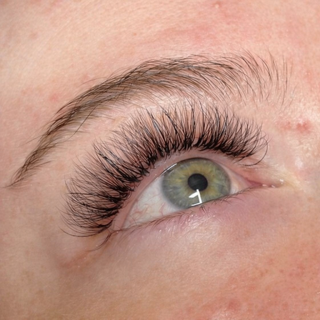 Hybrid Full Set at FLORESA BEAUTY in Overland Park, KS