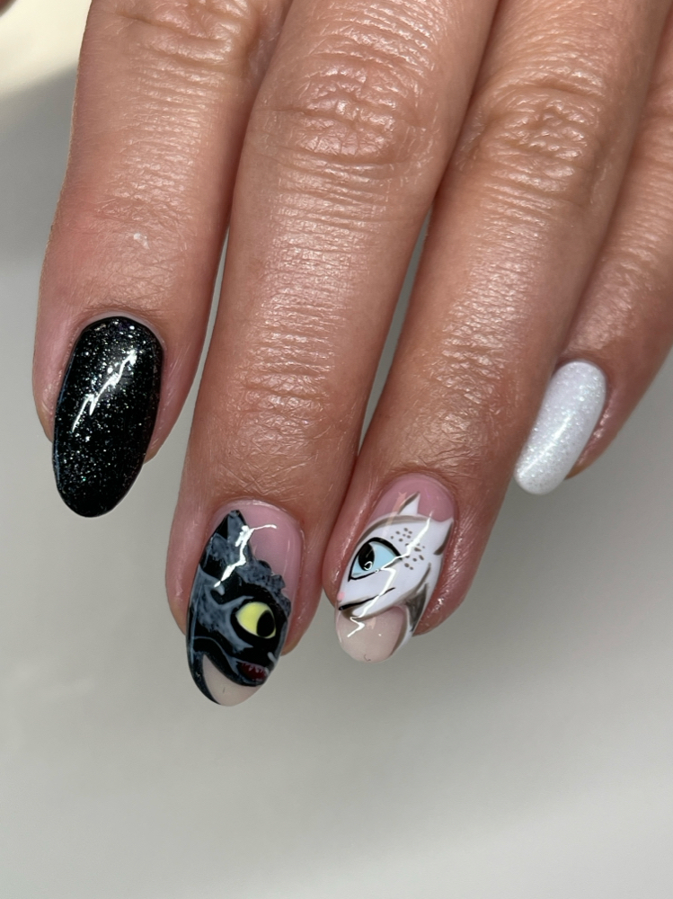 Nail Art | 2 Characters