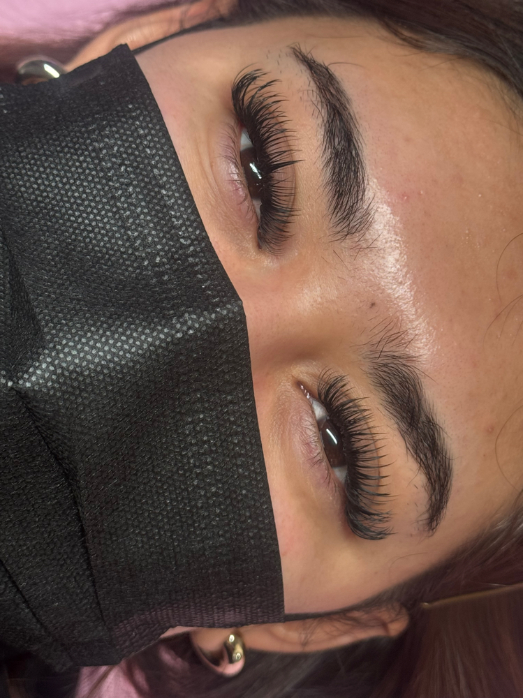 Customized Set at Aesthetic Lash Glow in Of Appointment, AZ