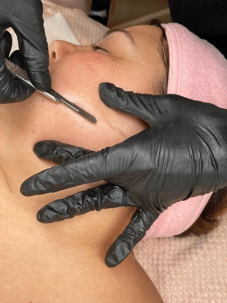 Smooth & Glow Dermaplaning