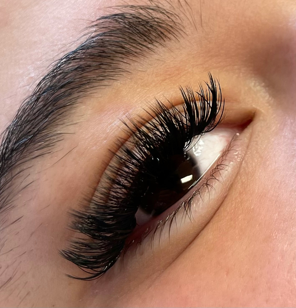 Volume Lashes Full Set