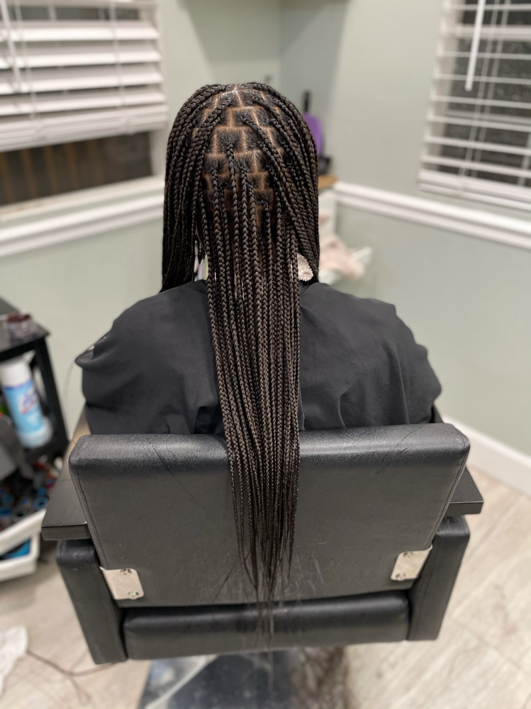 Med Knotless Braids