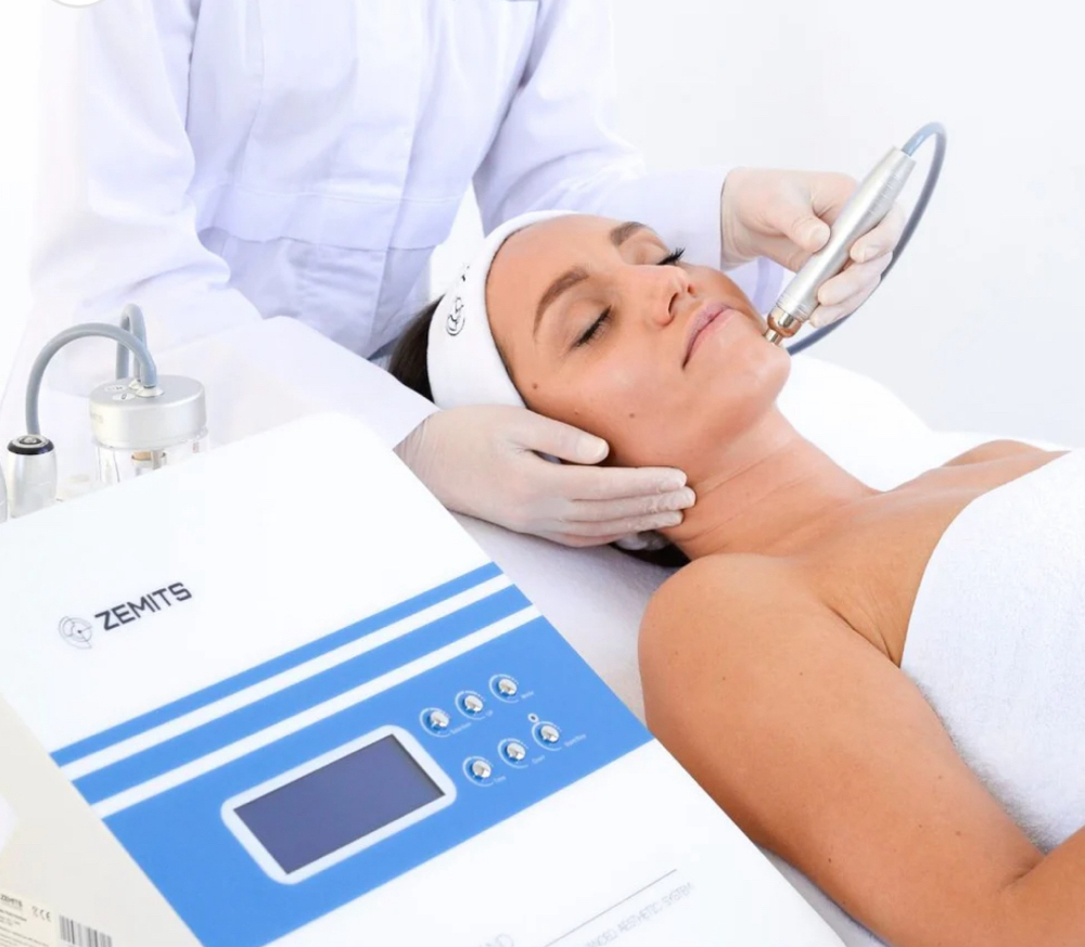 HydroDermabrasion Facial