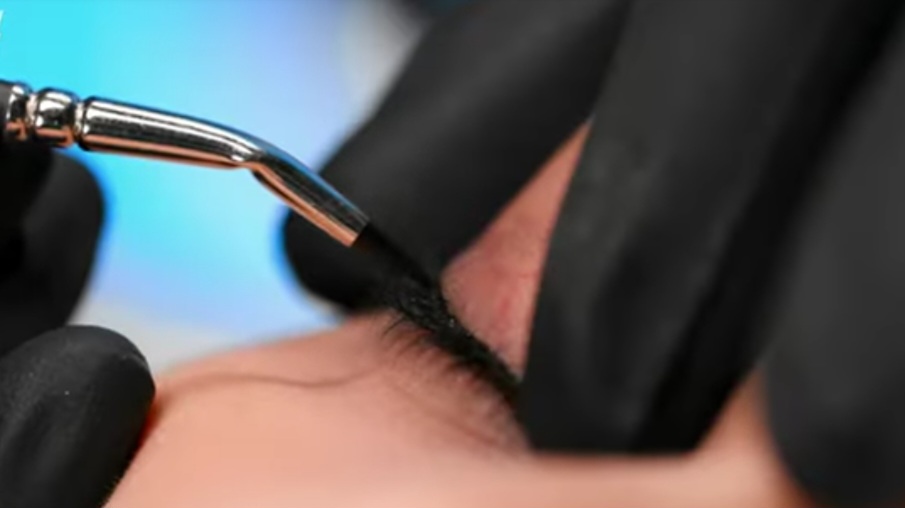 4-6 Wk - Eyeliner Touchup